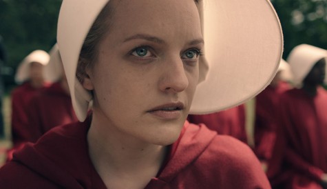 'Handmaid' star Elisabeth Moss signs first-look deal with Hulu & Fox 21, launches prodco